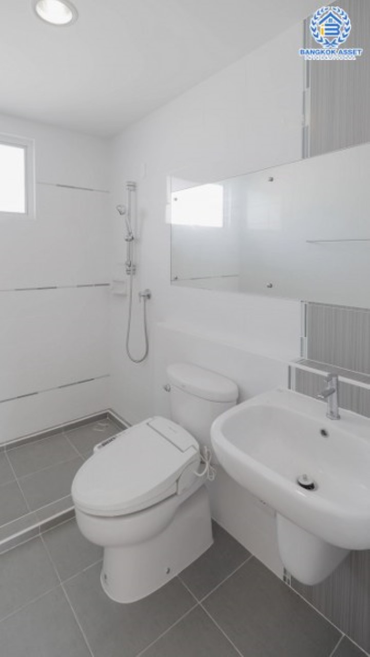 บ้านเดี่ยวมือสองนนทบุรี ม.พฤกษ์ลดา2 บางใหญ่-กาญจนาฯ หลังมุม! แบรนด์คุณภาพ LH บ้านใหม่ไม่เคยเข้าอยู่!! เนื้อที่ 61.5 ตร.ว. ฟังก์ชัน 4 ห้องนอน 2 ห้องน้ำ 2 จอด Facilities ครบ บนทำเลเดินทางสะดวกสบาย ใกล้เซ็นทรัลเวสต์เกต เพียง 10 นาทีถึง MRT "สถานีคลองบางไผ่"